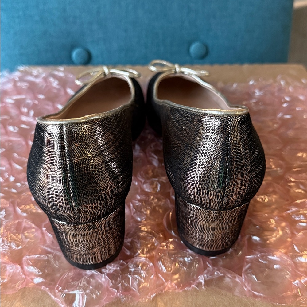 Stuart Weitzman Metallic Bronze Shoes with a Bow - Picture 8 of 16